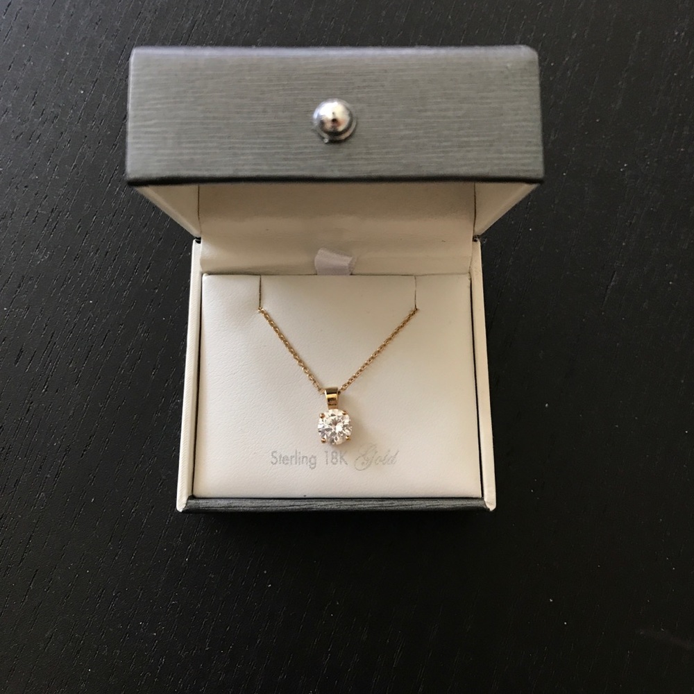 Crislu Solitaire Brilliant Pendant in 18kt Gold